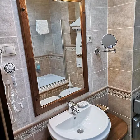 Hotel Nimrod Bioszalloda Es Bioetterem 4*