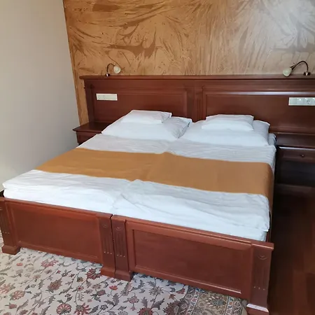 Hotel Nimrod Bioszalloda Es Bioetterem 4*