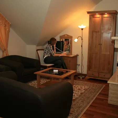 Nimrod Bioszalloda Es Bioetterem 4* Karcag