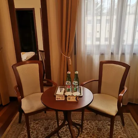 Nimrod Bioszalloda Es Bioetterem Hotel 4*