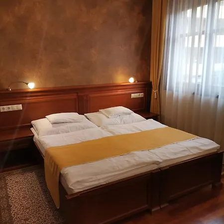 Nimrod Bioszalloda Es Bioetterem Hotel