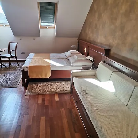 Nimrod Bioszalloda Es Bioetterem 4*