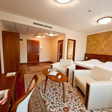 Hotel Nimrod Bioszalloda Es Bioetterem 4*