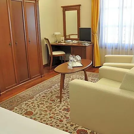Nimrod Bioszalloda Es Bioetterem Hotel