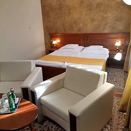 Nimrod Bioszalloda Es Bioetterem Hotel Karcag