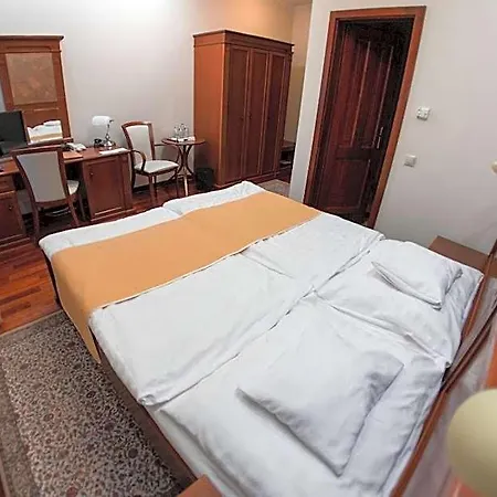 Nimrod Bioszalloda Es Bioetterem 4* Karcag