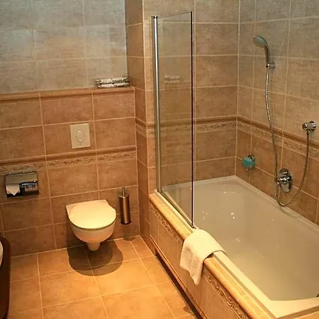 Nimrod Bioszalloda Es Bioetterem 4* Karcag