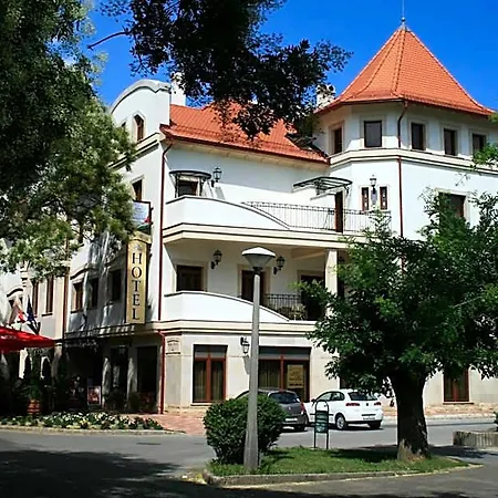 Nimrod Bioszalloda Es Bioetterem Hotel Karcag