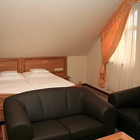 Nimrod Bioszalloda Es Bioetterem 4* Karcag