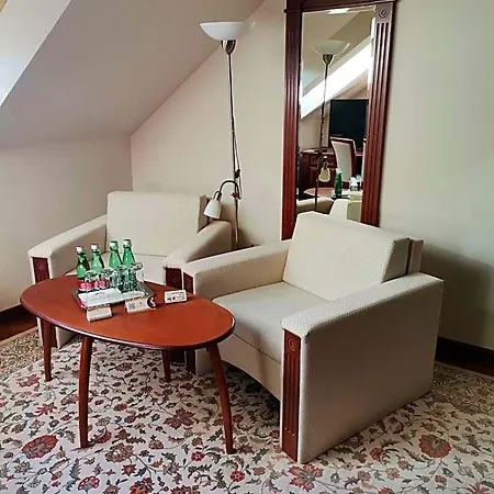 Nimrod Bioszalloda Es Bioetterem Hotel 4*