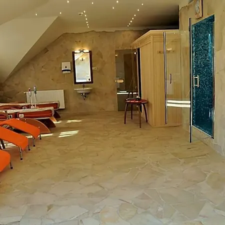 Nimrod Bioszalloda Es Bioetterem 4*