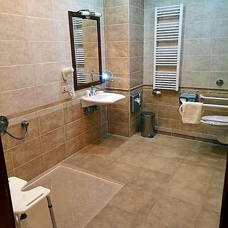 Nimrod Bioszalloda Es Bioetterem Hotel Karcag
