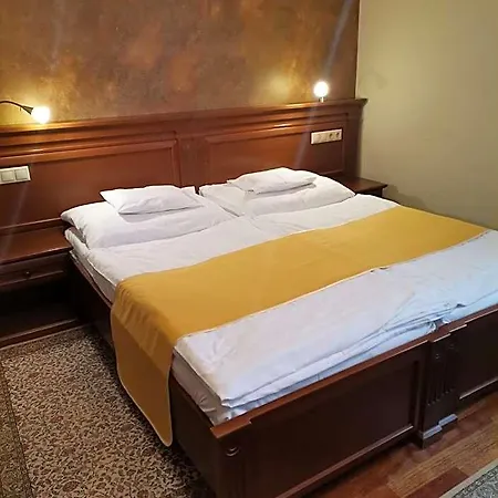 Nimrod Bioszalloda Es Bioetterem 4*