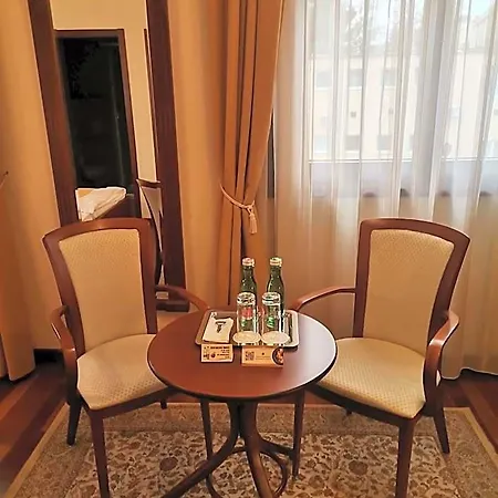 Nimrod Bioszalloda Es Bioetterem Hotel Karcag