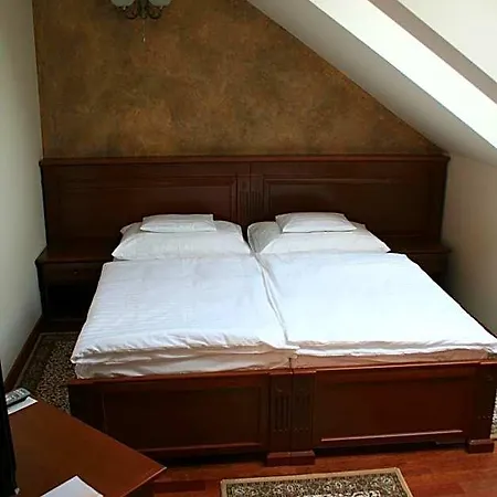 Nimrod Bioszalloda Es Bioetterem 4* Karcag