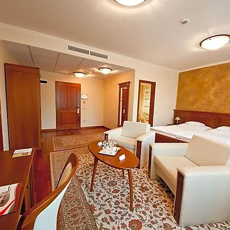 Nimrod Bioszalloda Es Bioetterem Hotel
