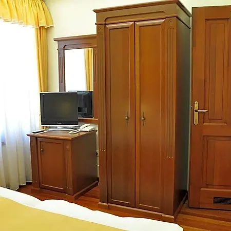 Nimrod Bioszalloda Es Bioetterem 4* Karcag