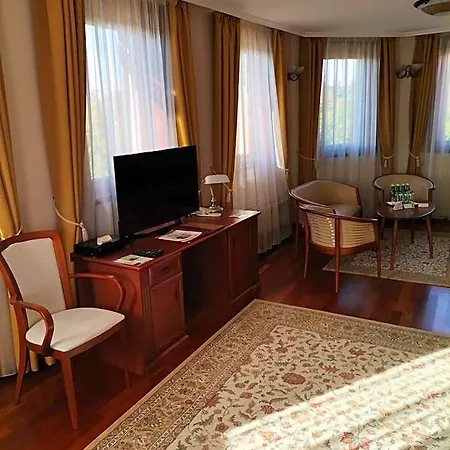Nimrod Bioszalloda Es Bioetterem Hotel Karcag