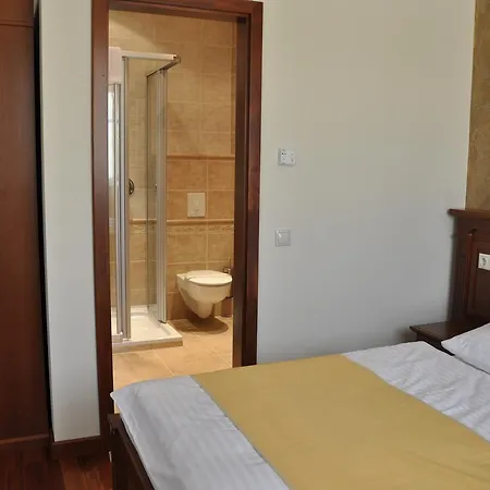 Nimrod Bioszalloda Es Bioetterem 4*