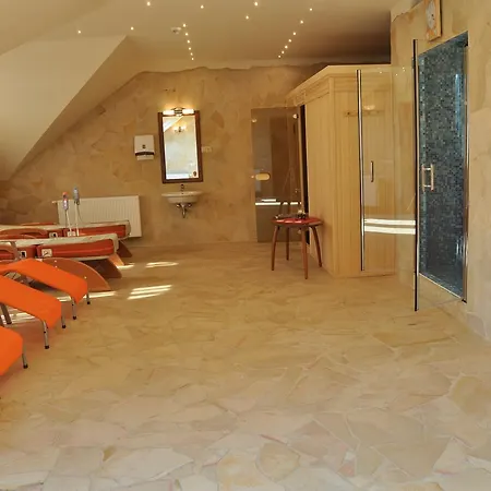 Nimrod Bioszalloda Es Bioetterem 4* Karcag