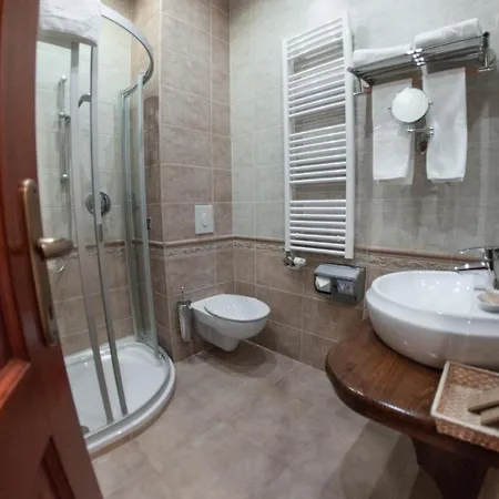 Nimrod Bioszalloda Es Bioetterem Hotel Karcag