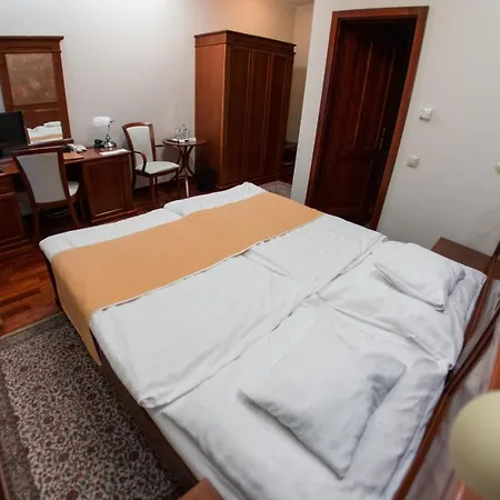 Nimrod Bioszalloda Es Bioetterem Hotel Karcag
