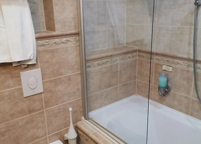 Nimrod Bioszalloda Es Bioetterem Otel Karcag