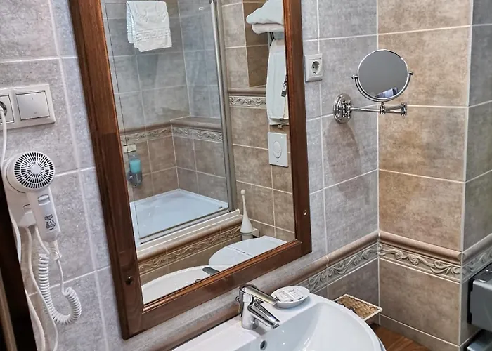 Hotel Nimrod Bioszalloda Es Bioetterem 4*