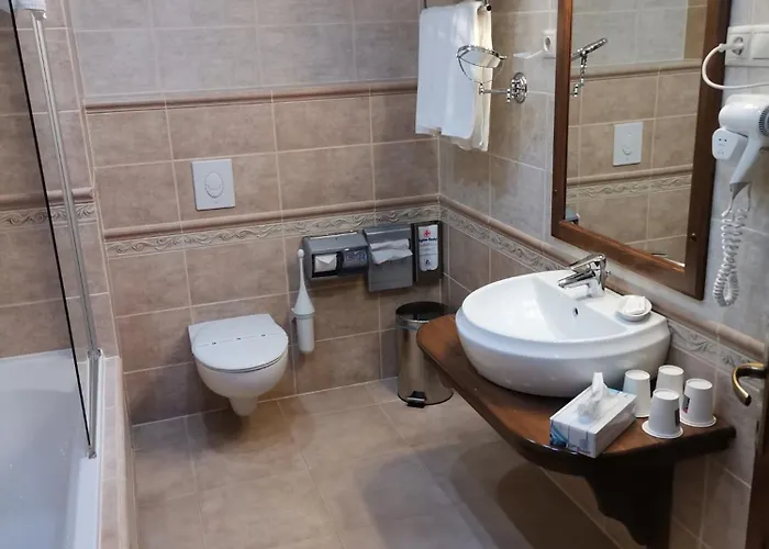 Nimrod Bioszalloda Es Bioetterem Hotel 4*