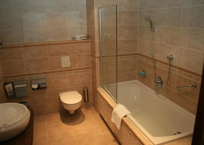 Nimrod Bioszalloda Es Bioetterem 4* Karcag