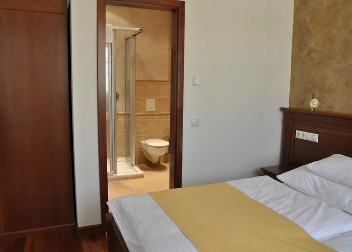 Nimrod Bioszalloda Es Bioetterem 4*