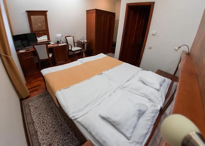 Nimrod Bioszalloda Es Bioetterem Hotel Karcag